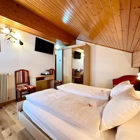 Cesa Planber Mountain View Ski-in Ski-out Bed & Breakfast