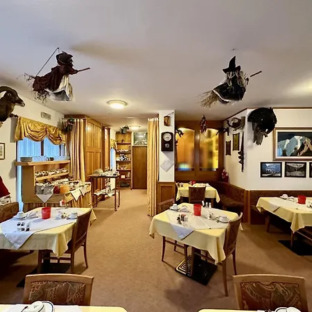 Cesa Planber Mountain View Ski-in Ski-out Canazei