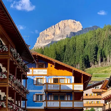 Cesa Planber Mountain View Ski-in Ski-out 4* Canazei