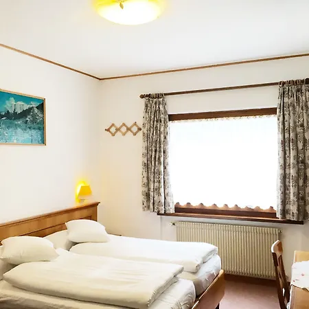 Cesa Planber Mountain View Ski-in Ski-out Canazei