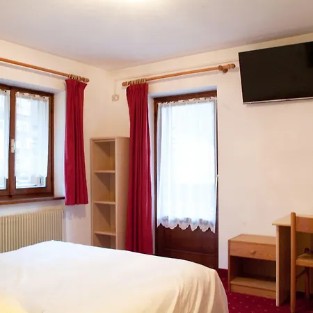 Cesa Planber Mountain View Ski-in Ski-out Canazei