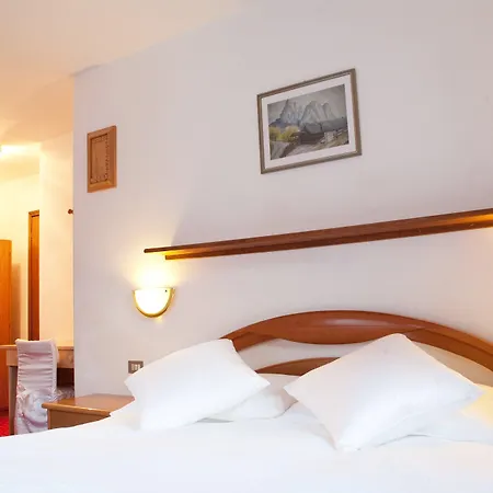 Cesa Planber Mountain View Ski-in Ski-out Bed and Breakfast Canazei