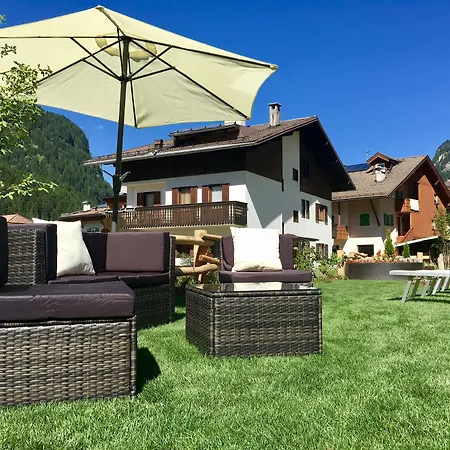 Cesa Planber Mountain View Ski-in Ski-out 4* Canazei