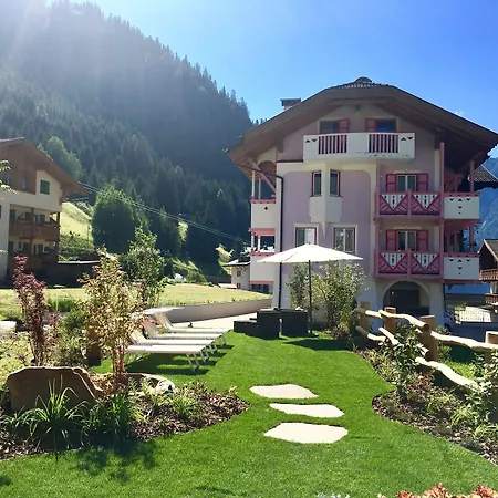 Cesa Planber Mountain View Ski-in Ski-out Bed and Breakfast