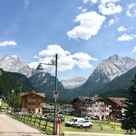 Cesa Planber Mountain View Ski-in Ski-out Canazei