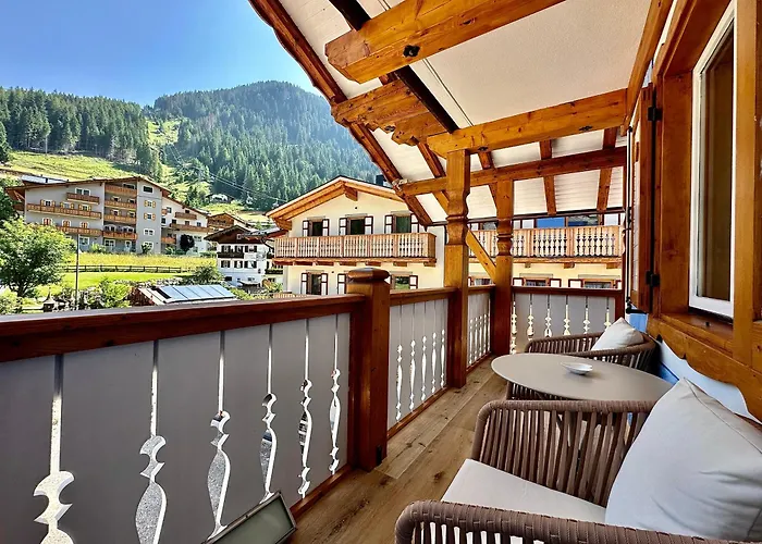 Cesa Planber Mountain View Ski-in Ski-out Bed & Breakfast 4*