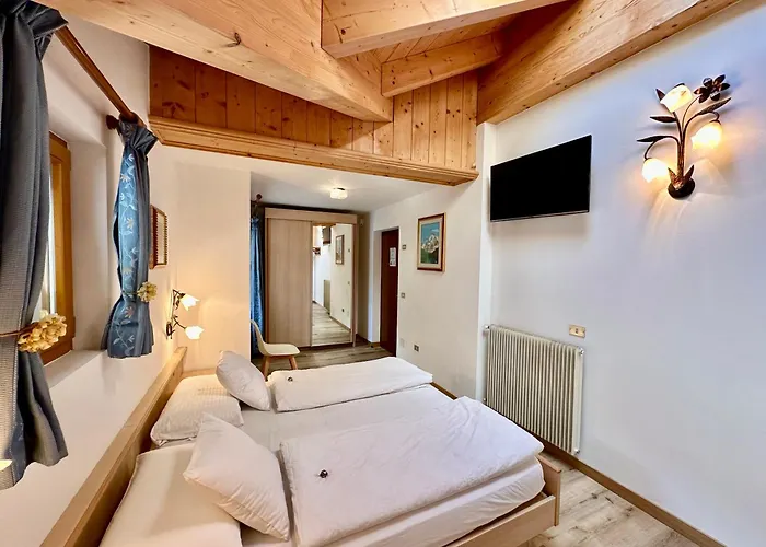 Cesa Planber Mountain View Ski-in Ski-out Bed & Breakfast Canazei