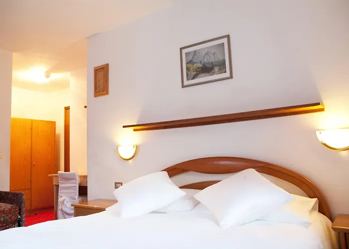 Cesa Planber Mountain View Ski-in Ski-out Bed & Breakfast Canazei