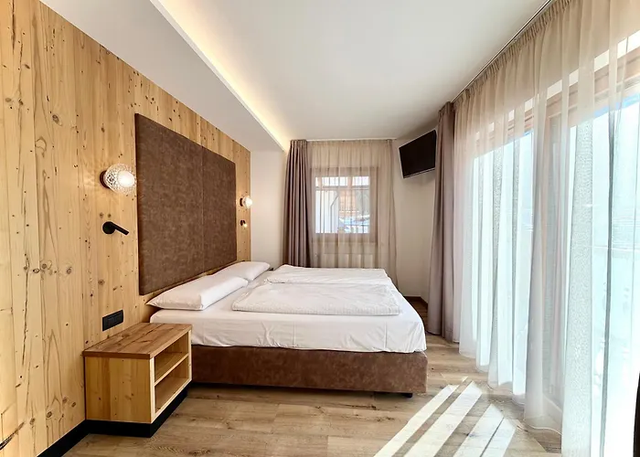 Cesa Planber Mountain View Ski-in Ski-out Bed & Breakfast Canazei